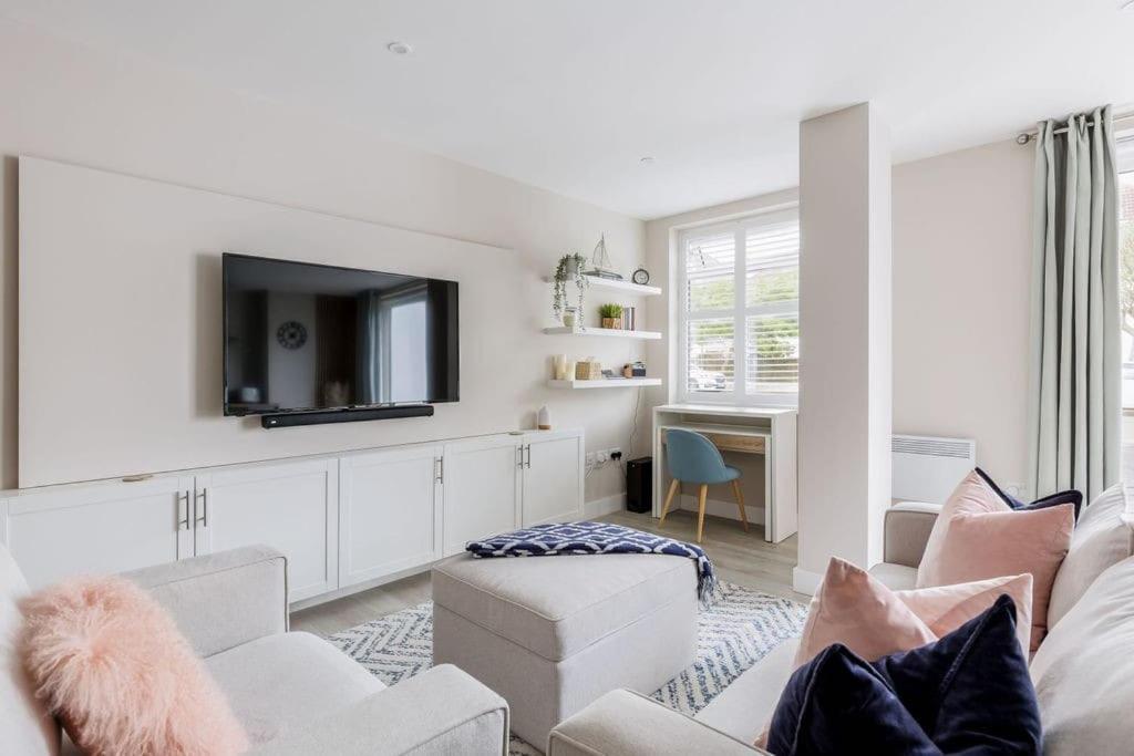 Modern 2 Bed, Cliff Top & Parking, F6 Борнмът Екстериор снимка