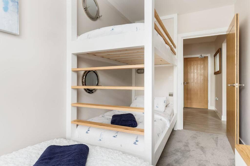 Modern 2 Bed, Cliff Top & Parking, F6 Борнмът Екстериор снимка