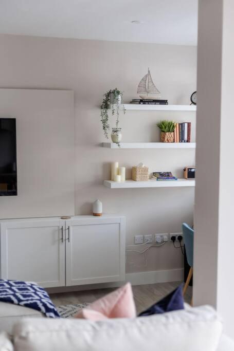 Modern 2 Bed, Cliff Top & Parking, F6 Борнмът Екстериор снимка
