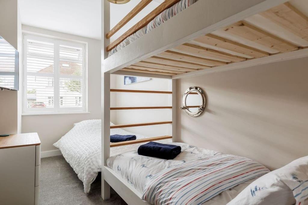 Modern 2 Bed, Cliff Top & Parking, F6 Борнмът Екстериор снимка