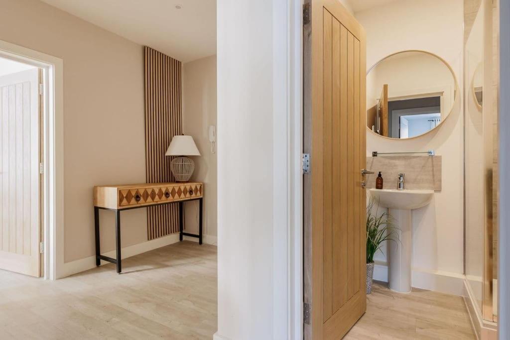 Modern 2 Bed, Cliff Top & Parking, F6 Борнмът Екстериор снимка